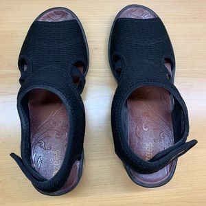 BZees Dream Washable Platform Sandals